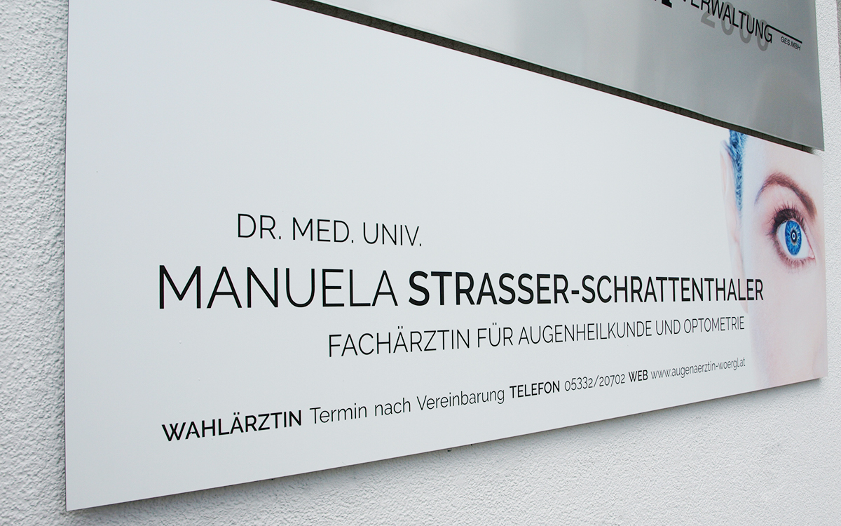 Dr. Strasser-Schrattenthaler - Beschilderung