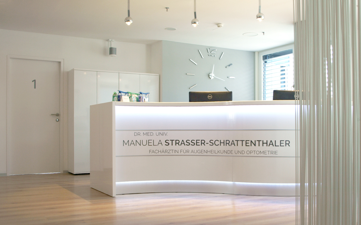 Dr. Strasser-Schrattenthaler - Thekenbeschriftung